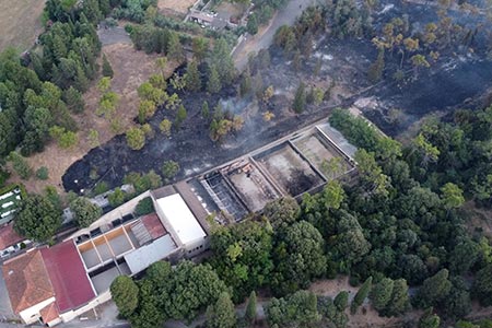 immagine con drone della zona di galceti colpita dall'incendio